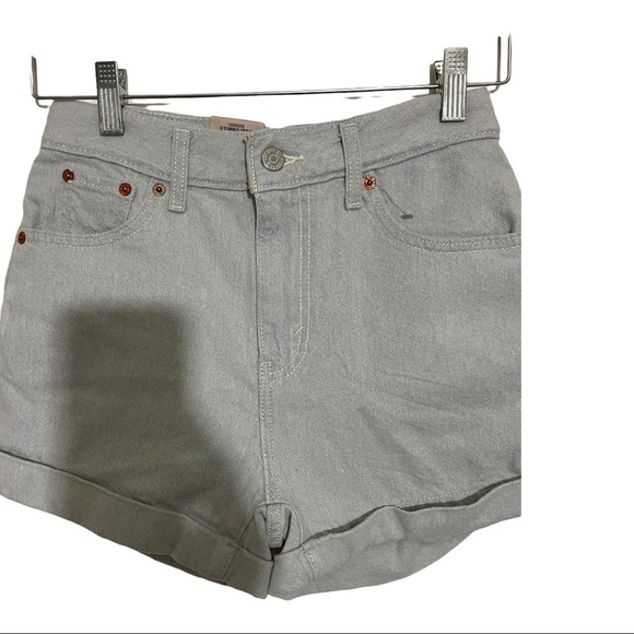 Levi’s moms shorts Highrise relaxed Aline silhouette cuffed jean shorts size 24 - Picture 3 of 8